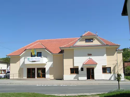 Divadlo Boleradice – jediné kamenné vesnické divadlo v Česku