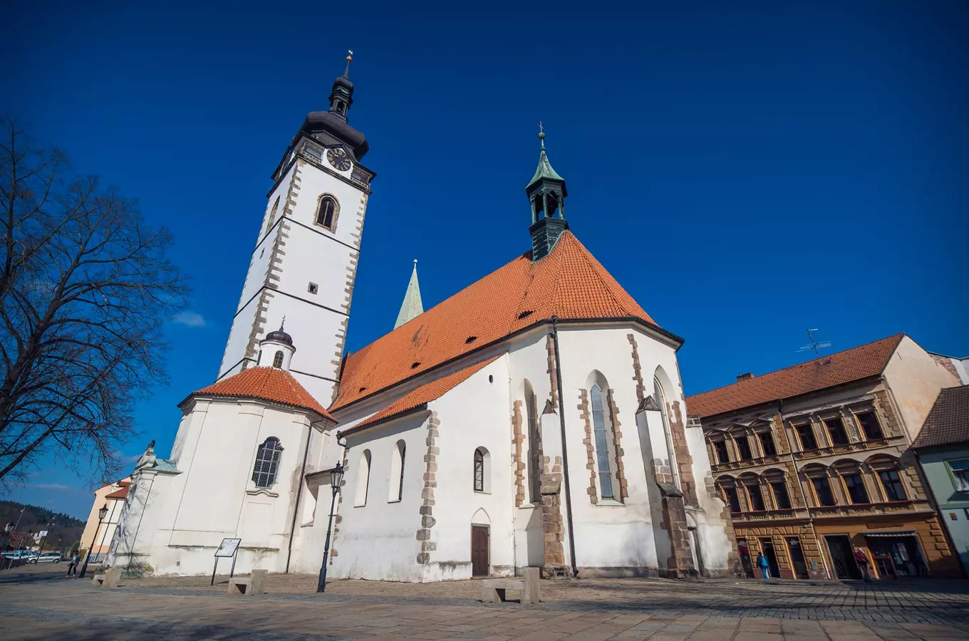 Kostely v Písku skrývají překvapení: Fresky, obrazy a záhadný uzel