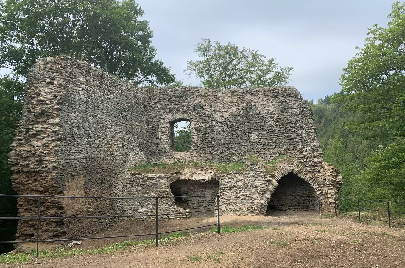 Hrad Návarov – strážce řeky Kamenice