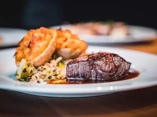 10 tipů na skvělá jídla z grilu v restauracích CzechSpecials