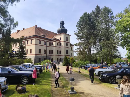 Veteráni na zámku Lnáře