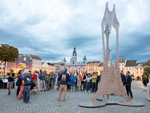 Komentovan prohldka soch festivalu Umn ve mst