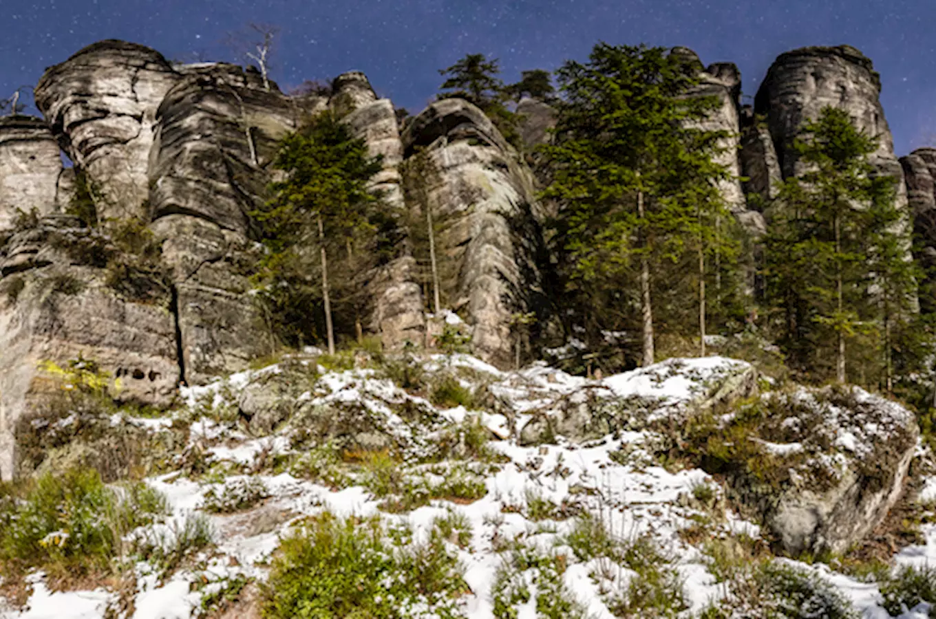 Adršpašské skály lákají na snížené vstupné i zimní výlet kolem skal na běžkách