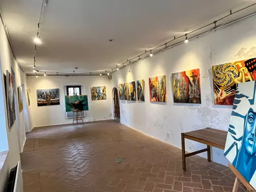 Výstava obrazů v galerii