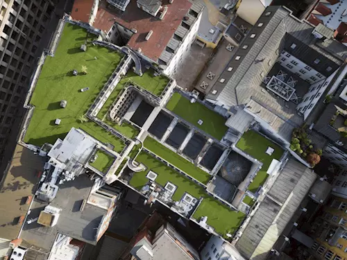 Střecha Paláce Lucerna se na 15 dnů promění v zelenou louku