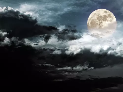Noční obloha nabídne Orionidy a částečné zatmění Měsíce