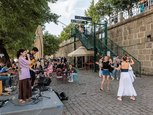 Letní koncerty zahraničních umělců na Čapadle