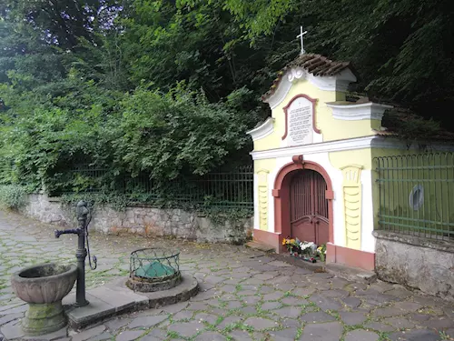 Kaple sv. Prokopa a studánka Vosovka v Sázavě