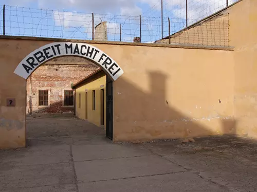 Malá pevnost a Národní hřbitov Terezín