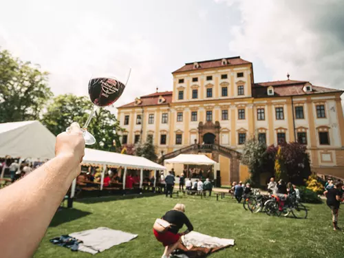 Festival vína na zámku Červený Hrádek 2023