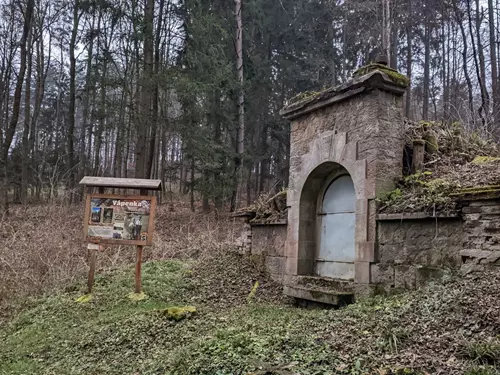 Historický vodojem Vápenka ve Skuhrově