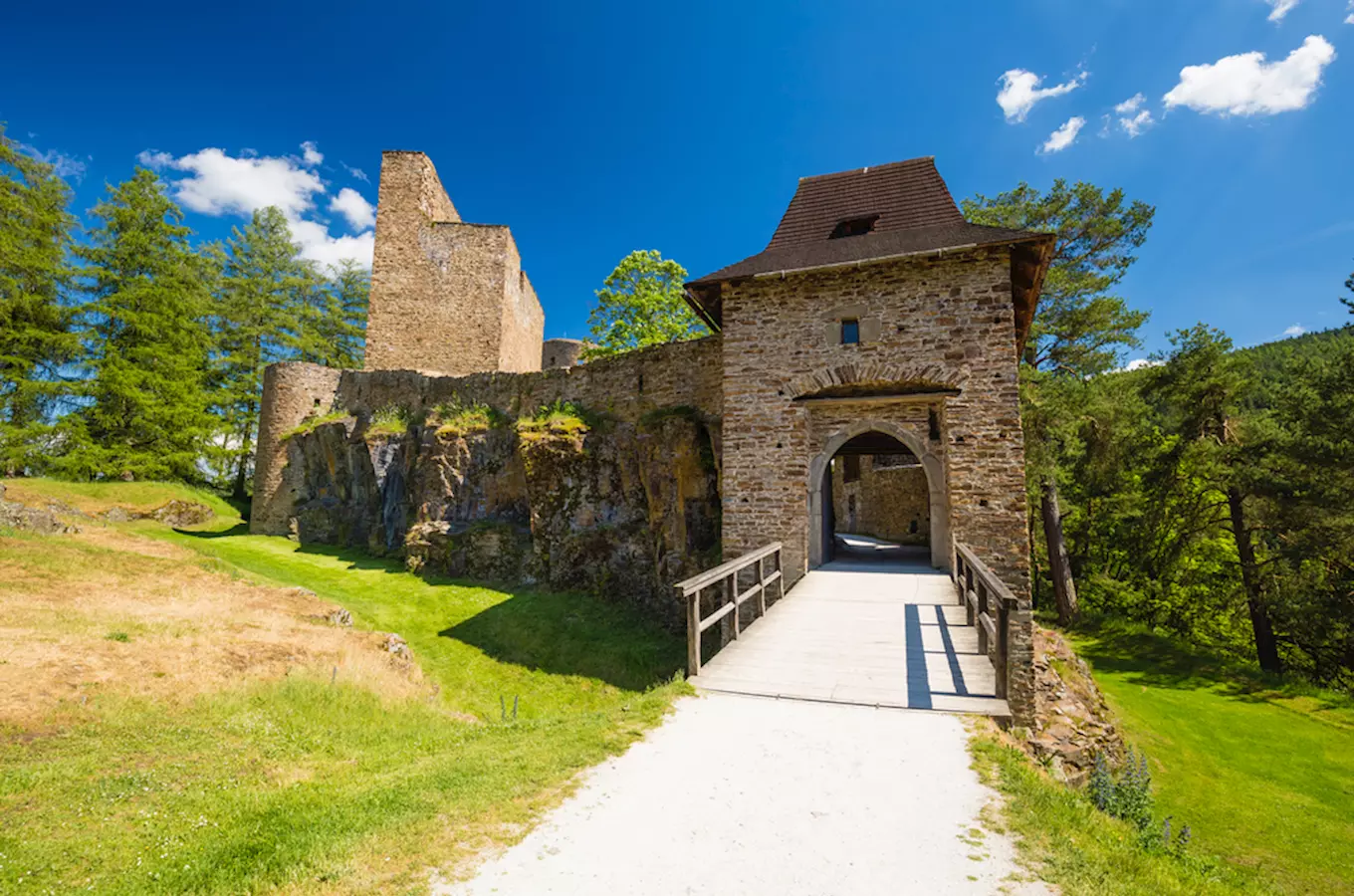 Hrad Velhartice – i s hradním pivovarem
