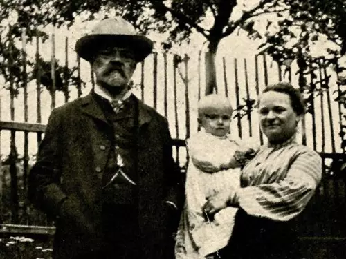 Dvořák před objektivem – Oděv v době Antonína Dvořáka (1841–1904)