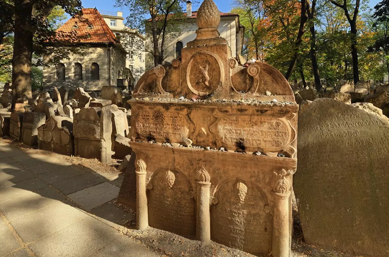 Starý židovský hřbitov v Praze, Kudy z nudy