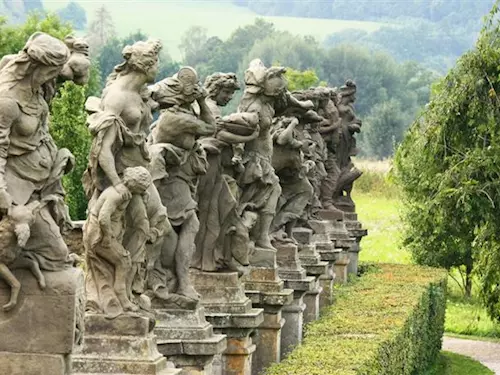 Barokní sochy M. B. Brauna na zámcích, v zahradách a zámeckých parcích