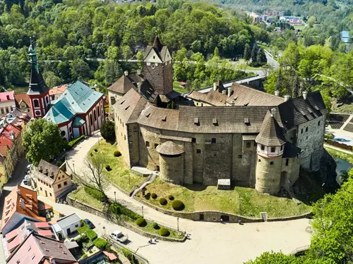 100 tipů na výlet na hrady, tvrze a zříceniny v Česku