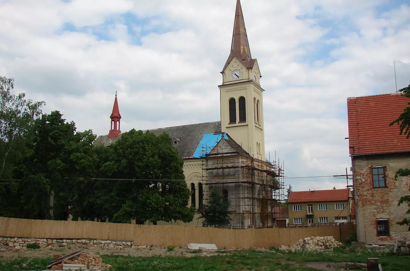 Vyhlídka z šaratické věže kostela sv. Mikuláše