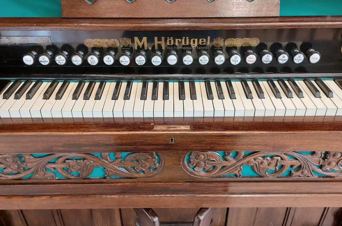 Expozice Harmonium – Historie – první soukromá expozice harmonií v České republice