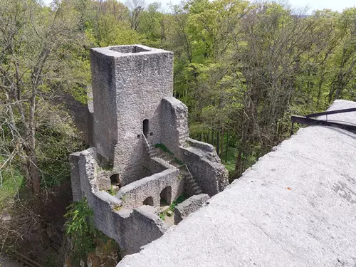 Hrad Choustník – palácové věže s rozhlednou