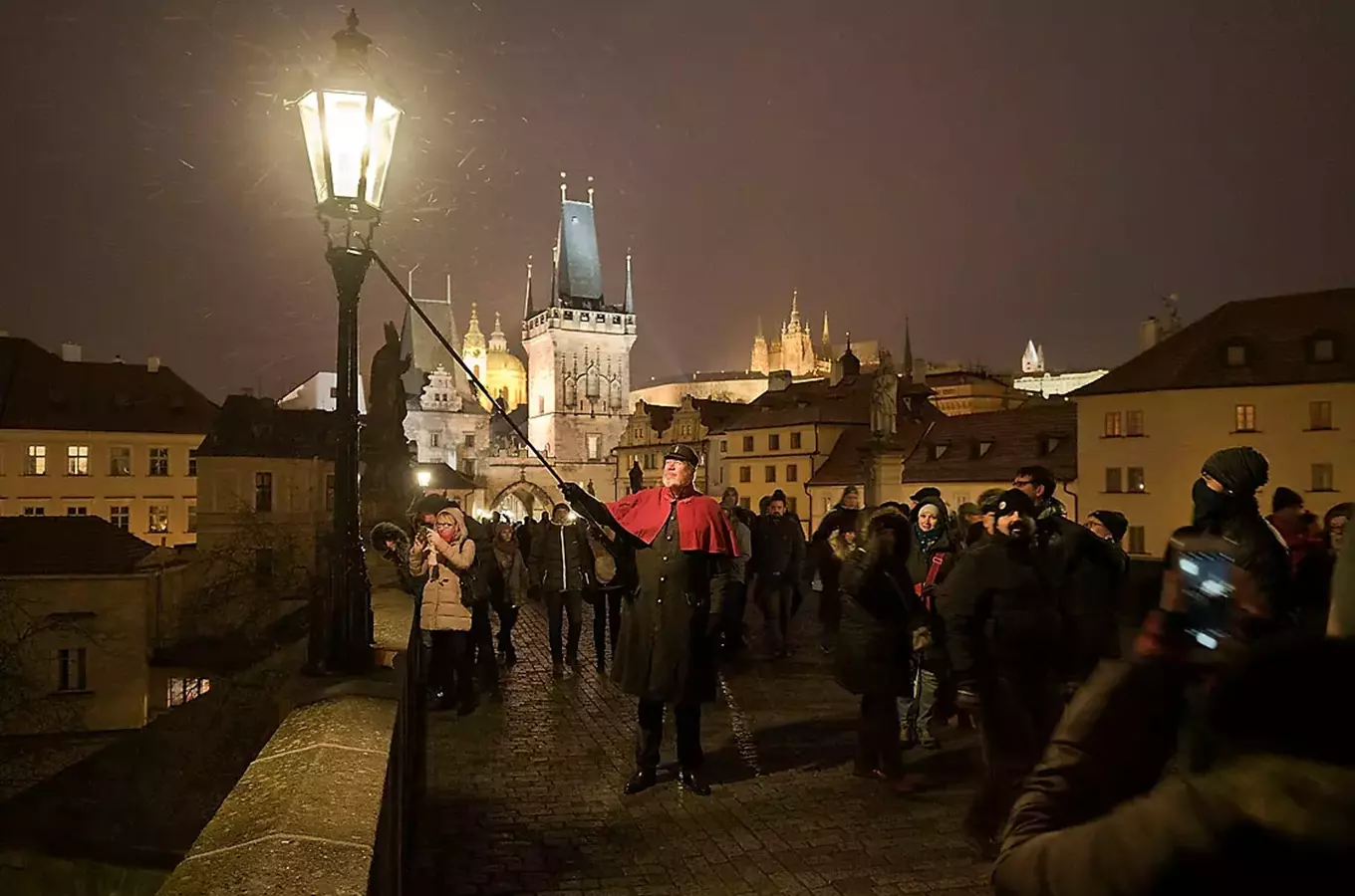 Věda a historie není nuda: 300 let od prvního stálého osvětlení Prahy