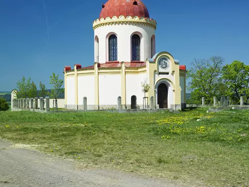 Pohřební kaple sv. Terezie v Nečtinech