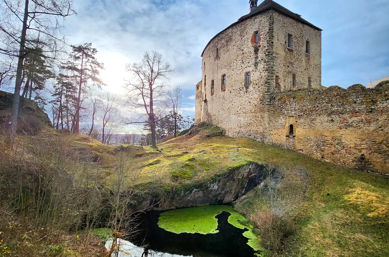 Hrad Točník – rodinný výlet za zvířátky i historií
