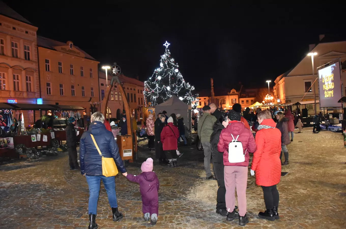 2. Adventní pátek 2024 – Předvánoční farmářské trhy a Letní kino v zimě