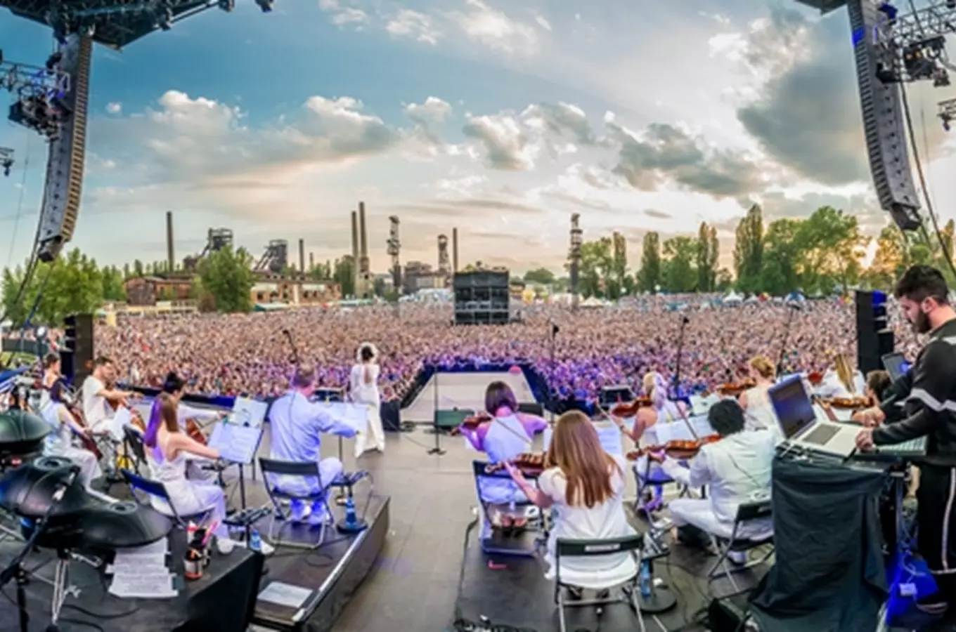 Čtrnáct krajů & čtrnáct tipů: přehlídka velkých letních festivalů 2024, na kterých nesmíte chybět