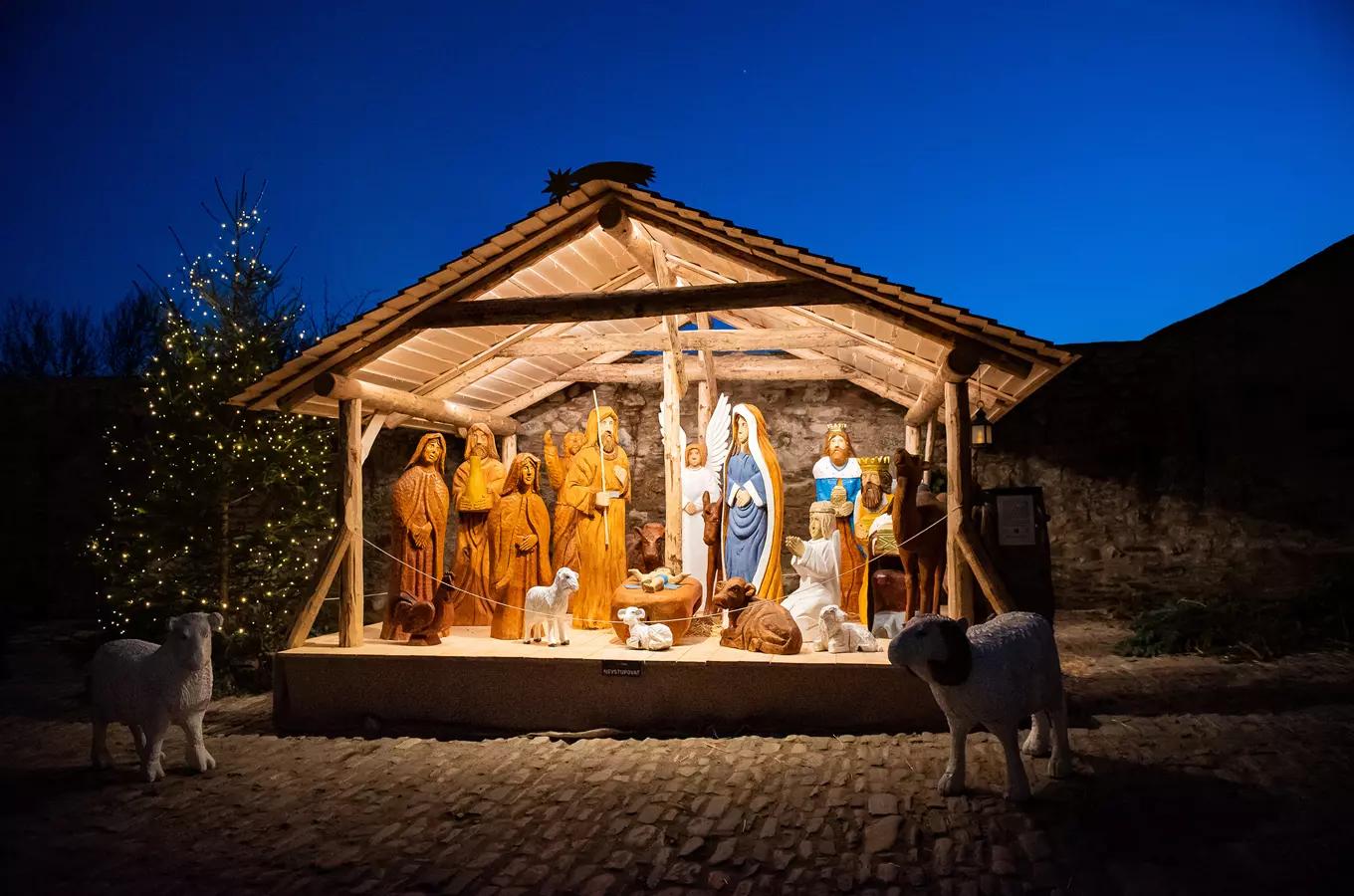 Šest zastavení u kolínských betlémů