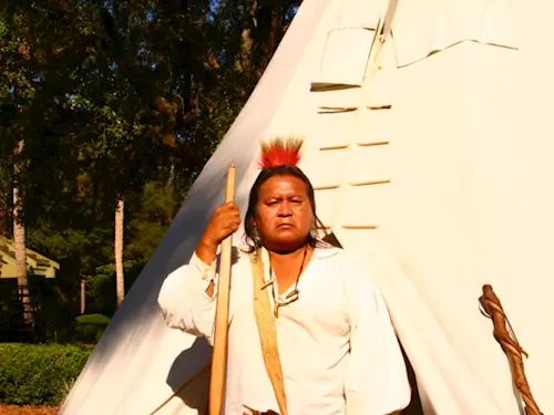 Všichni jsme příbuzní – výstava inspirovaná indiánskými kulturami Severní Ameriky 