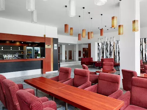 Lobby bar s cennými architektonickými prvky