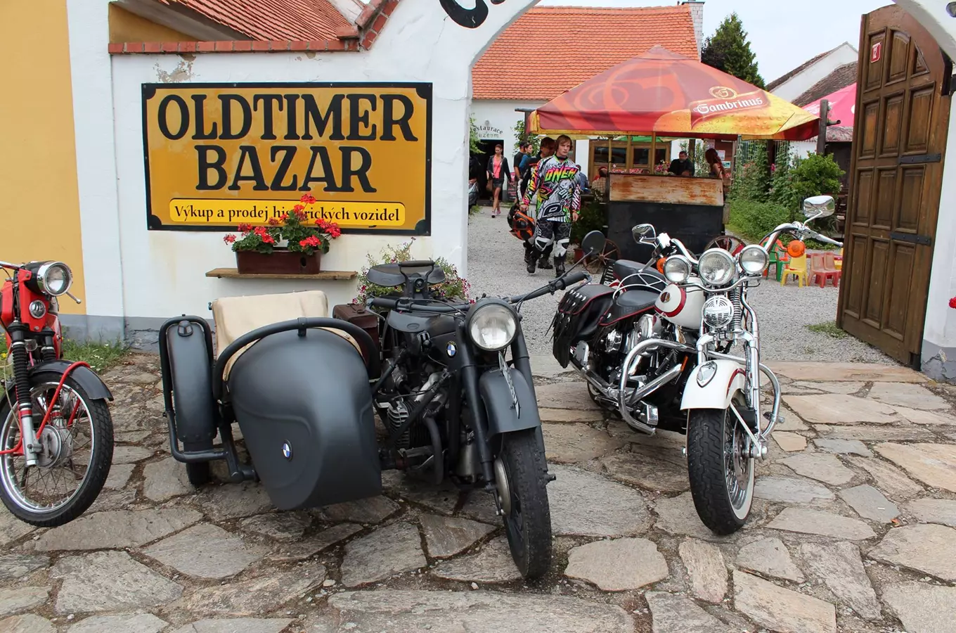 1. muzeum motocyklů, automobilová galerie a kemp Lesná u Znojma
