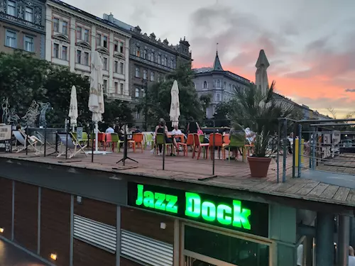 Střešní terasa v Jazz Docku