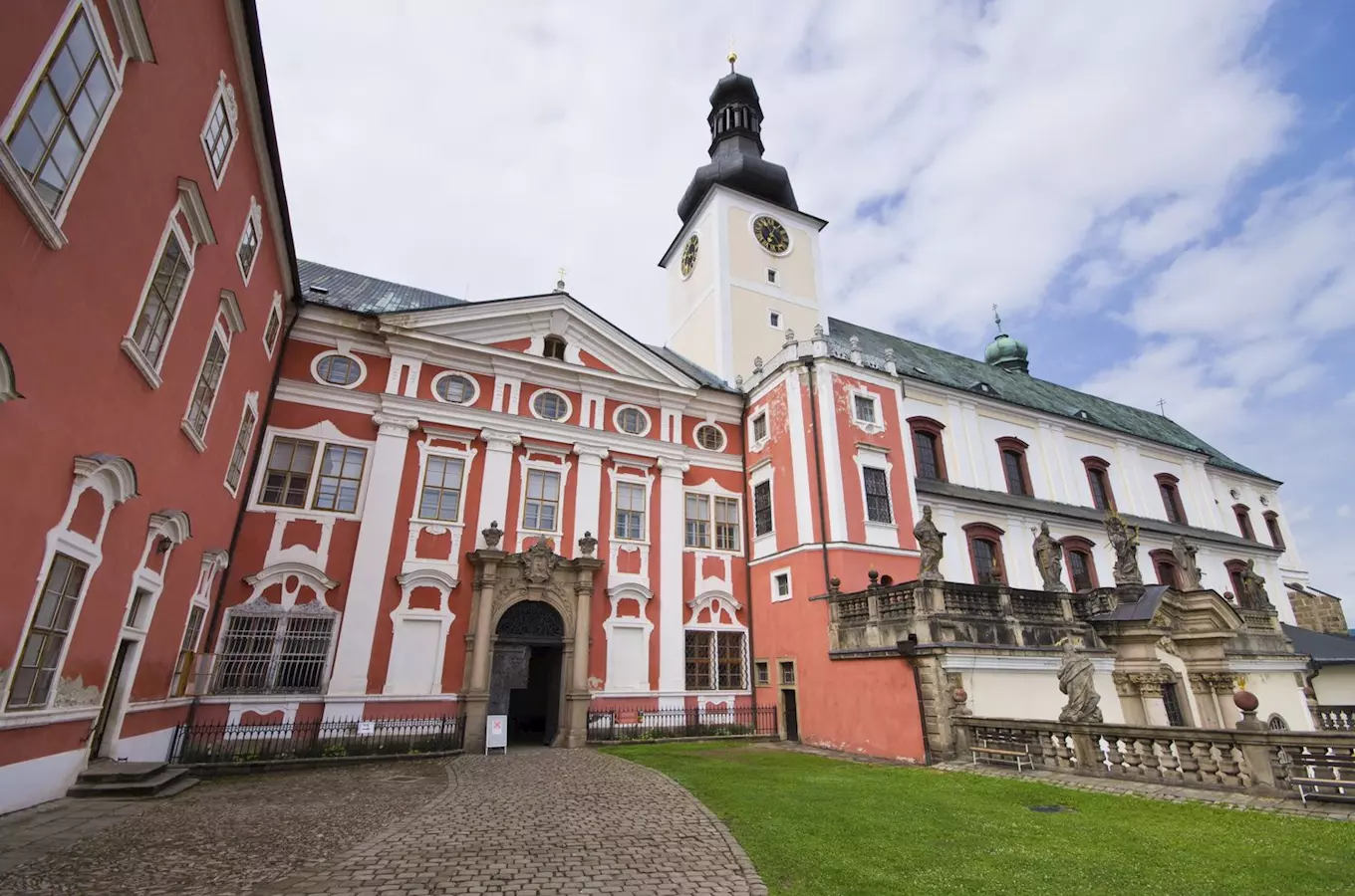 Broumovský klášter – impozantní komplex dle projektu K. I. Dientzenhofera