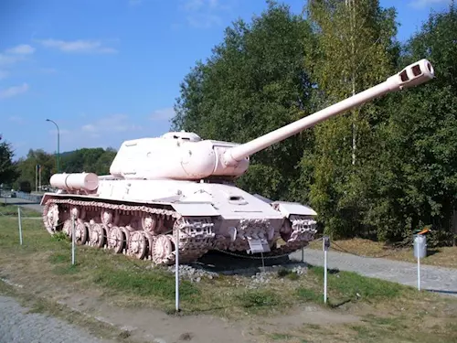 Růžový tank, symbol svobody v umění, se stěhuje do Brna 