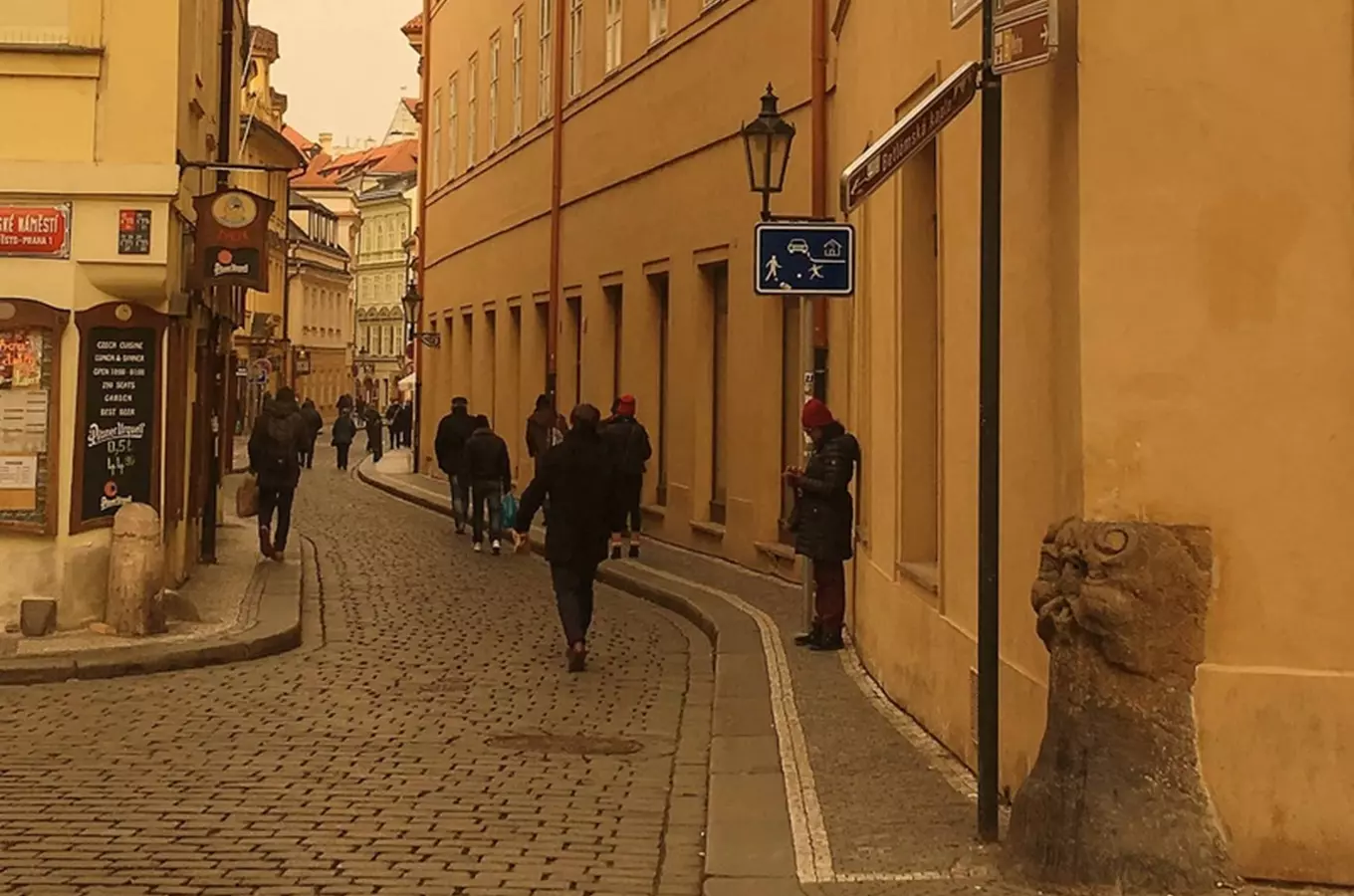 Patník v Husově ulici - nejstarší patník v Praze