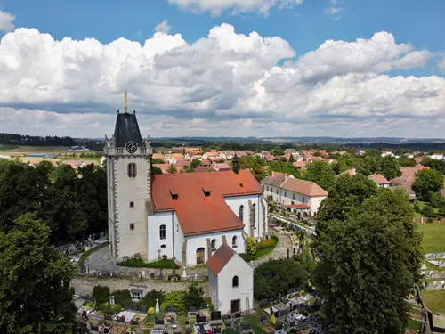 Kostel Nanebevzetí Panny Marie a sv. Gotharda v Budišově 