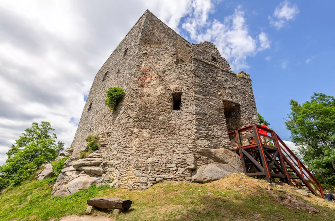 Romantická zřícenina Vítkův Hrádek