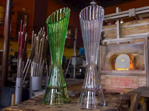 Design: české skleněné vázy, lustry a instalace, které září ve světě