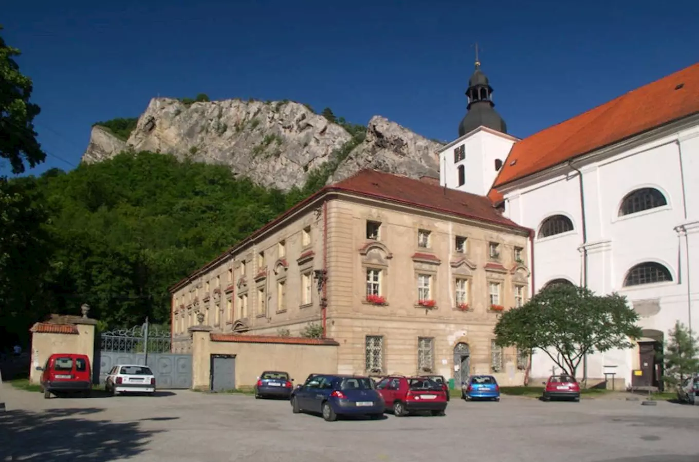 Benediktinský klášter Svatý Jan pod Skalou