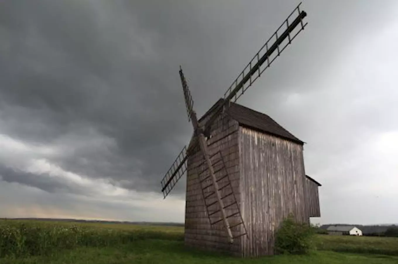 Větrný mlýn v Bravinném – mlýn, který putoval krajinou