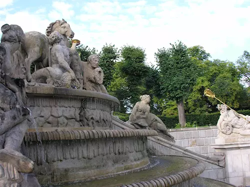 Zámek Dobríš - Heliova fontána