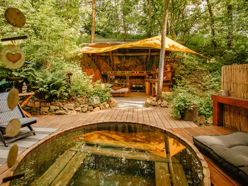 Yurt in the Wood – glamping v jurtě