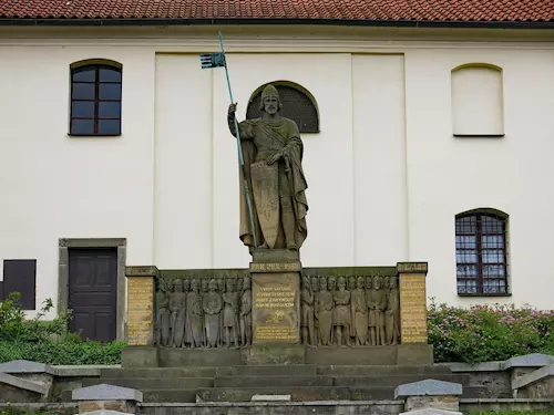 Pomník sv. Václava a blanických rytířů ve Voticích