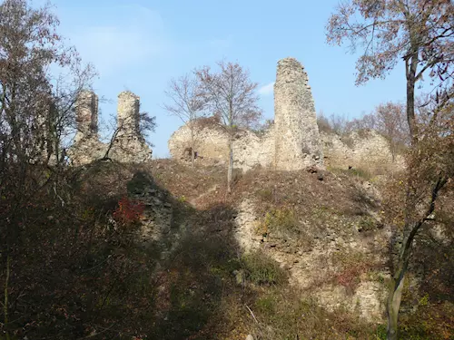 Pohled na hradní jádro z jihu