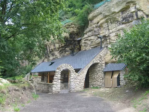 Restaurace Graal ve Skále – unikátní prostředí v srdci jeskyně v Mladé Boleslavi