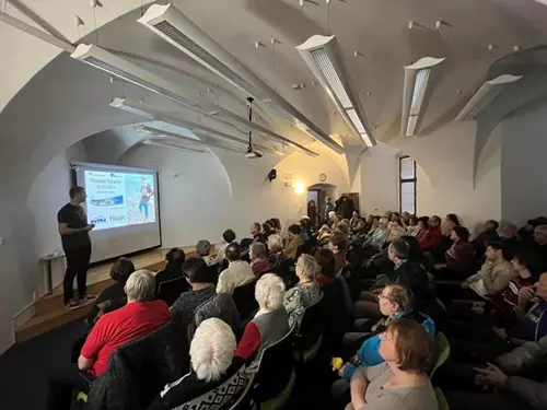 Hlídka – Promítání filmu v rámci projektu Promítej i ty!