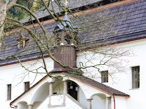 Dvůr po skalami – Bischofstein