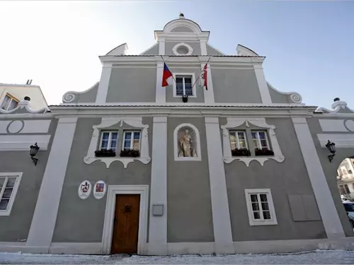 Barokní radnice v Novém Kníně