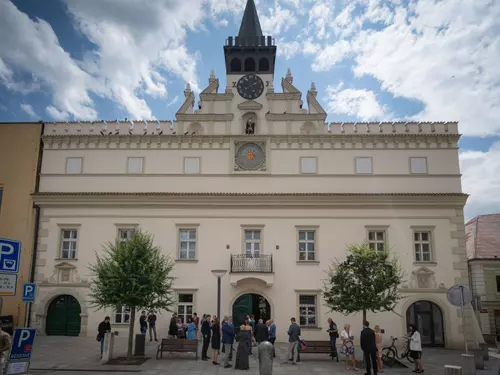 Stará radnice v Havlíčkově Brodě s kostrou Hnáta